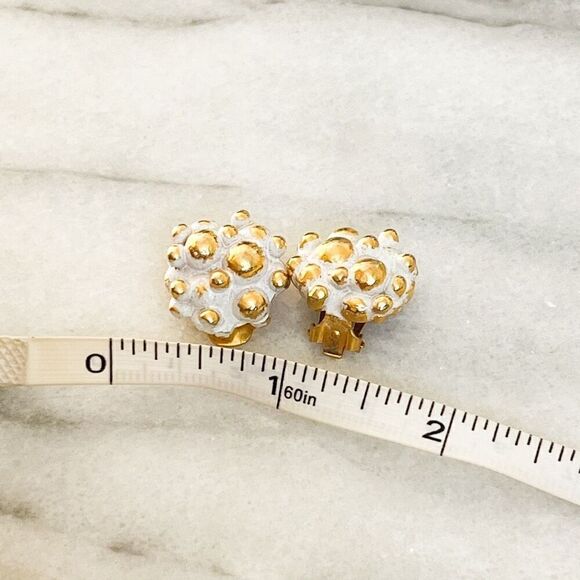 Vintage Brutalist Style Clip On Earrings White Enamel Gold Toned Metal Round - Picture 7 of 7